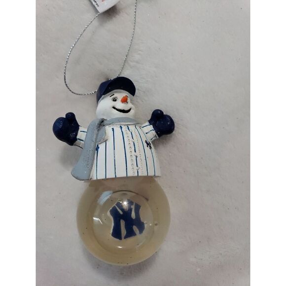 Vintage Yankees Lighted Ornament - Picture 1 of 2